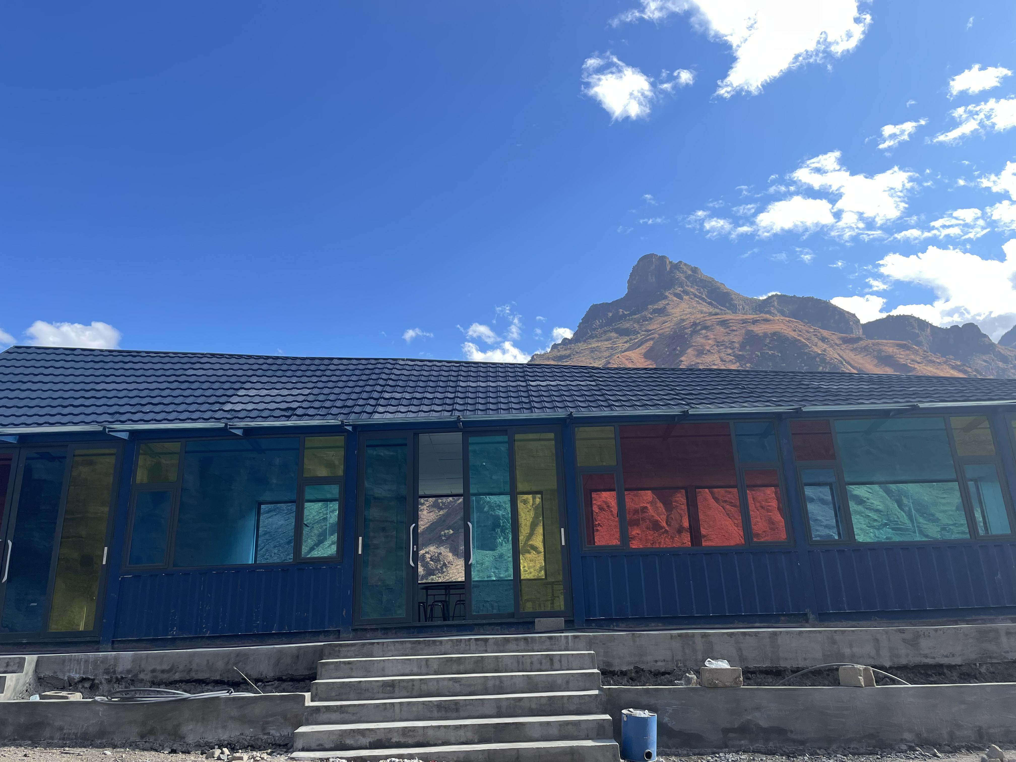 江边网红餐厅正面全景~1.jpg