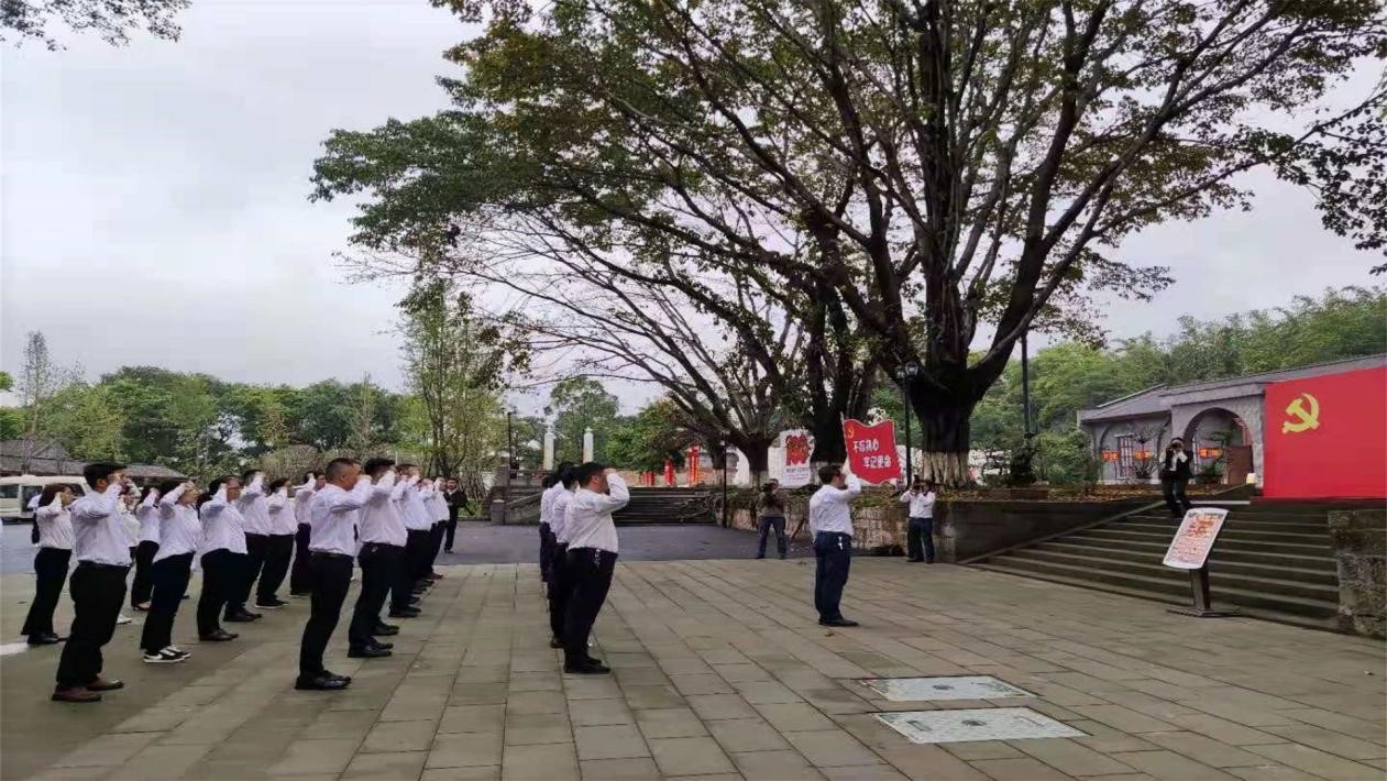 第四段后-组织党员干部到毛主席视察隆昌气矿纪念馆进行现场教学.jpg