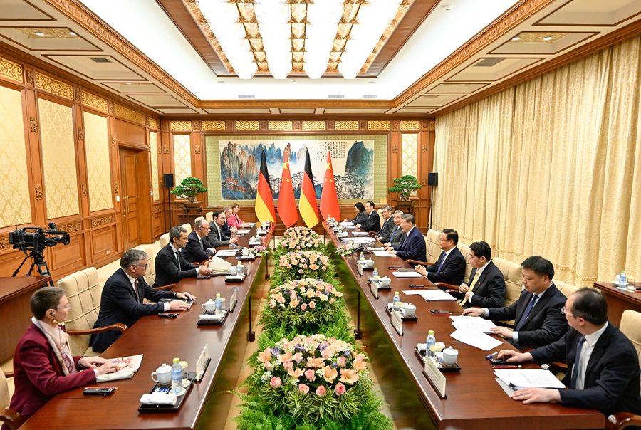 uVe98UPENvlZrUSP.jpg uVe98UPENvlZrUSP.jpg